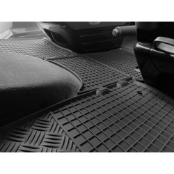 Pryžové rohože na míru pro VOLKSWAGEN T5 2m Transporter / Caravella / Multivan + TUNEL (4díl) (od 2003)