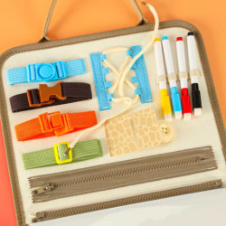 Smyslová manipulační deska montessori dinosaurus case