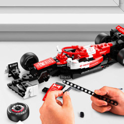 RC auto 1:24 Alfa Romeo F1 C42 podložky