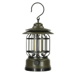 Solární lampa na dvoře