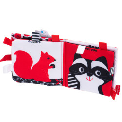 Senzorické značky na kousání knih kontrastující s lesem