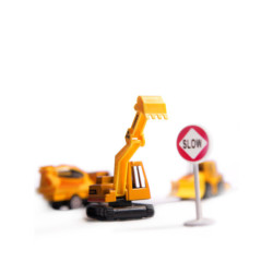 Transportní letadlo + 3 stavební vozidla